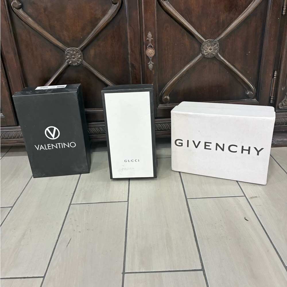 Valentino Garavani Black Box